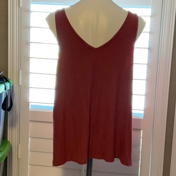 Red Sleeveless Relaxed Tank Top - Picture 4 of 7